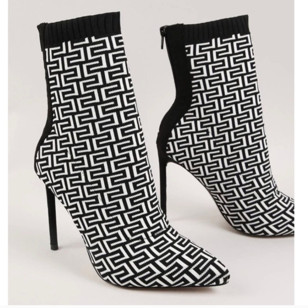 LIKE NEW Knit Sock Booties Size 8 Black White - Picture 4 of 9